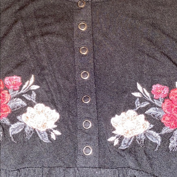 AE embroidered top - Picture 3 of 6